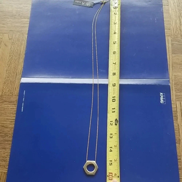 NWT Gold Tone Hexagon Necklace - Picture 7 of 8